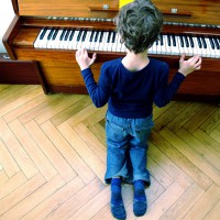 Muzica ajuta copiii sa obtina rezultate scolare mai bune