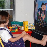 Ce patesc copiii care cresc cu televizorul aprins in fundal? Raspunsul neasteptat pe care fiecare parinte trebuie sa-l cunoasca